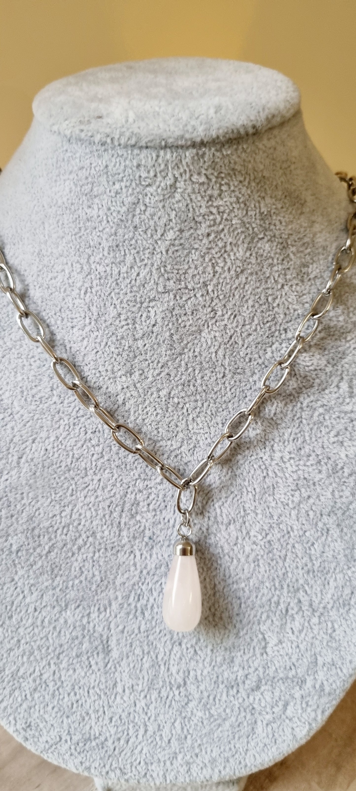 Cadena con cuarzo rosa