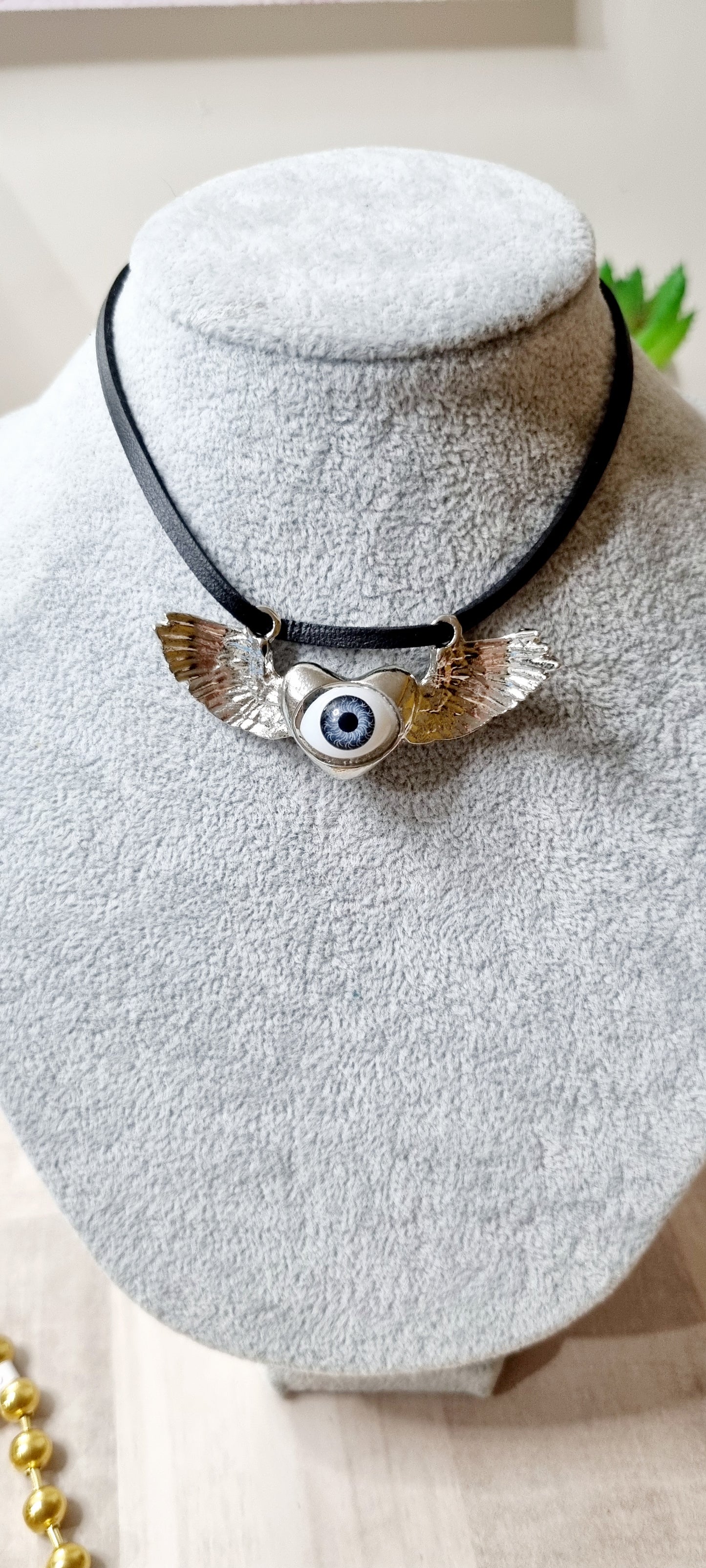 Choker ojo con alas