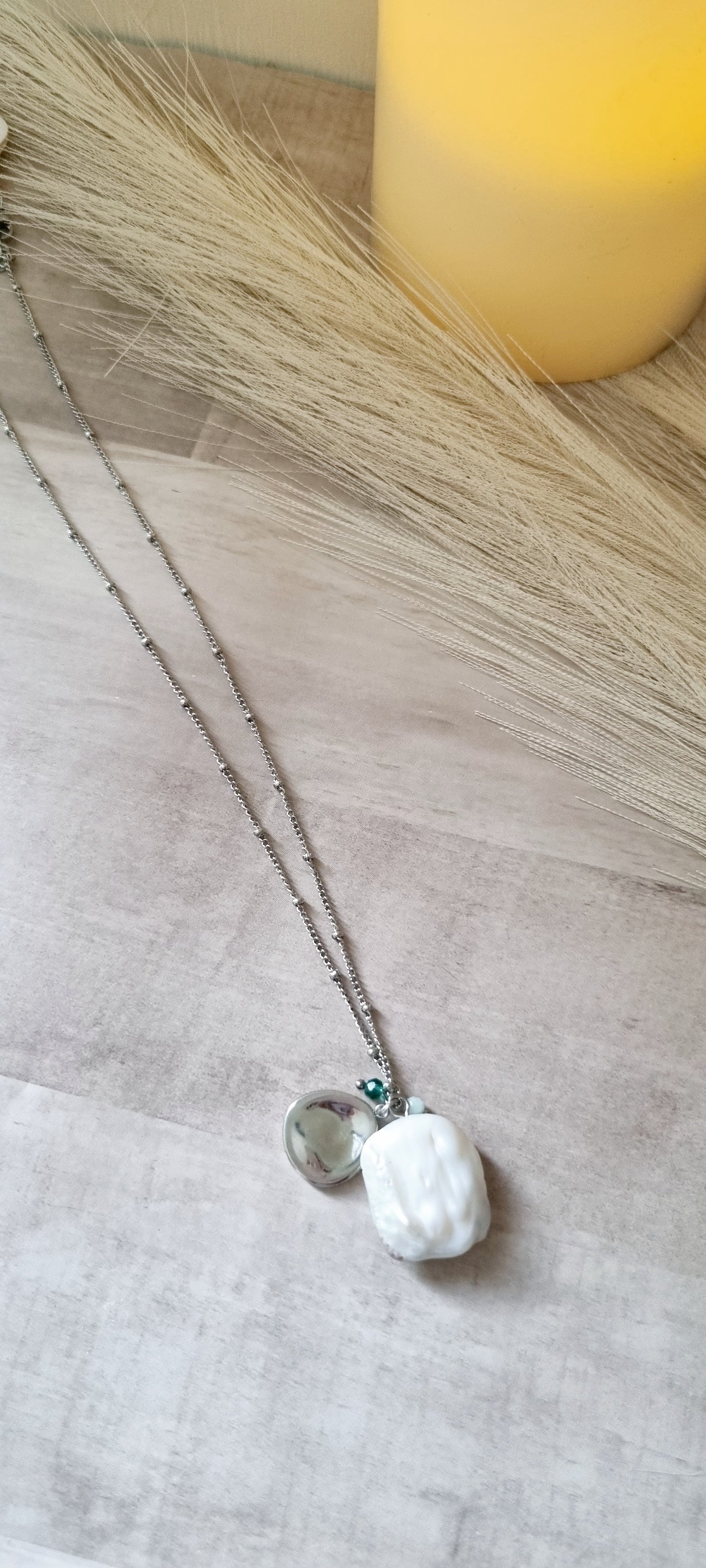 Cadena con perlas cuadrada