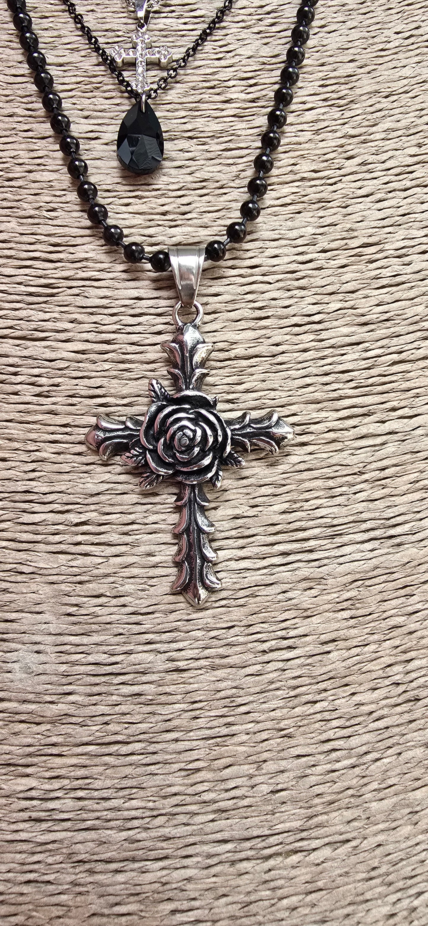 Cadena con cruz rosal